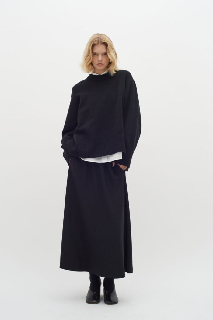 Inwear AdianIW sort nederdel med skrålommer og elastik i taljen